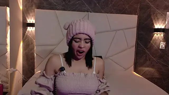 Freechat mia_violet8 on StripChat