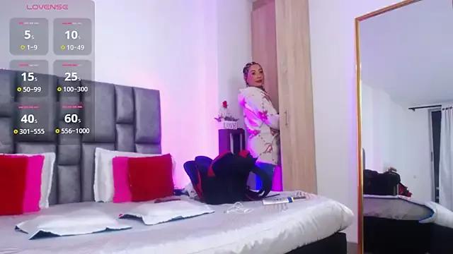 miaroberts69 from StripChat is Freechat