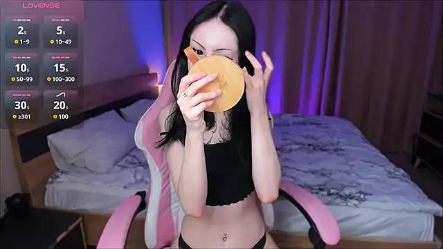 MiaScarlettt from StripChat is Freechat