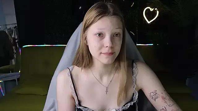 MiaWhisper from StripChat is Freechat