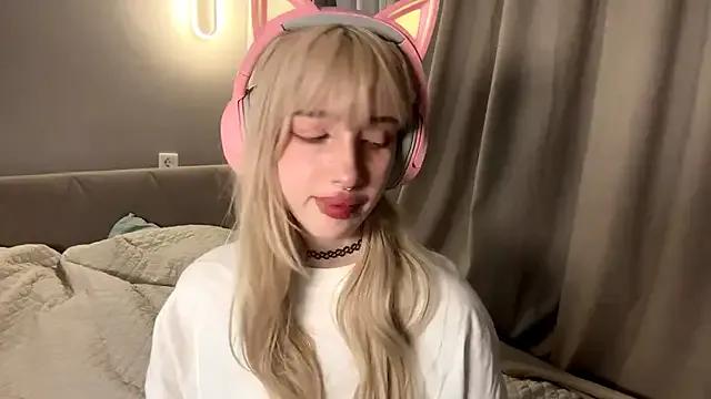 Milkmoriee from StripChat is Freechat