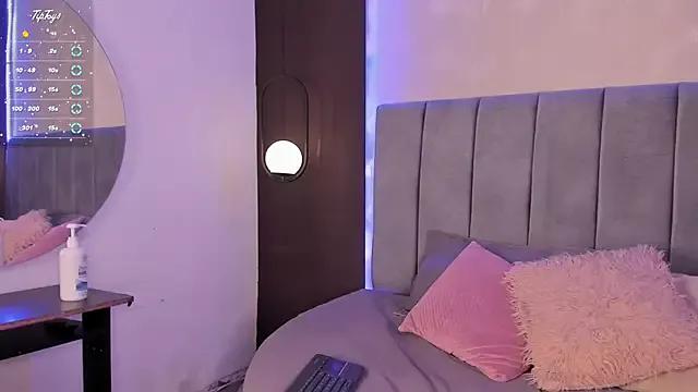 mily__18 from StripChat is Freechat