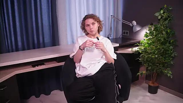 MinaBelsey from StripChat is Freechat