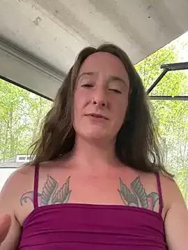 Mini_And_The_Bear from StripChat