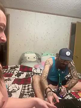 Mini_And_The_Bear from StripChat
