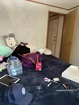 Mini_And_The_Bear from StripChat