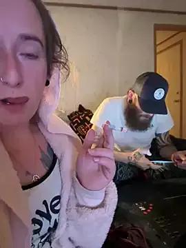 Mini_And_The_Bear from StripChat