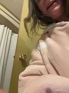 Mini_And_The_Bear from StripChat