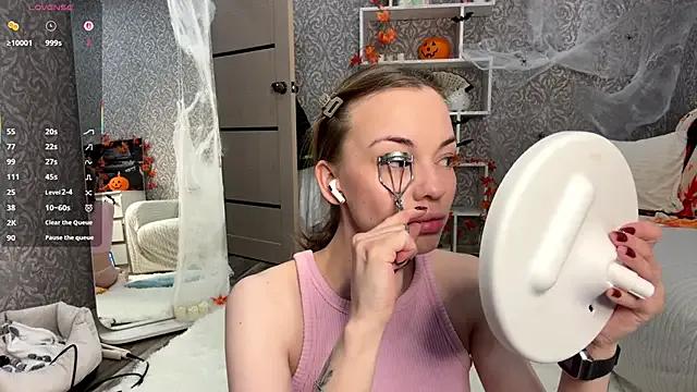 MiraVandee from StripChat is Freechat