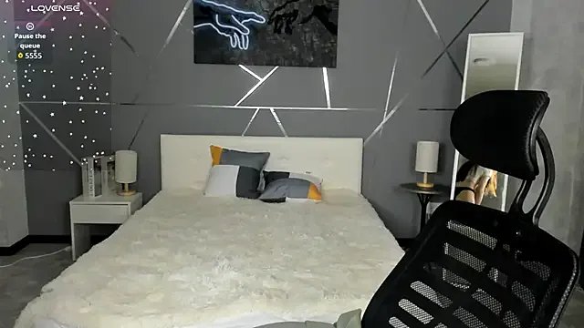 miss__evelyne from StripChat is Freechat