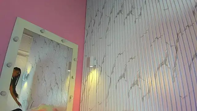 Freechat Missdionne_curly on StripChat