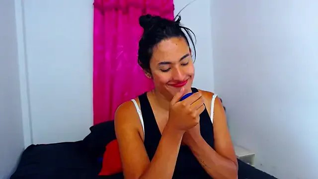 Freechat misss_estrella on StripChat