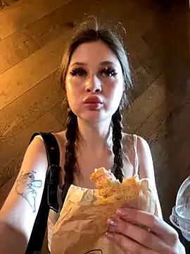 mmelicious on StripChat 