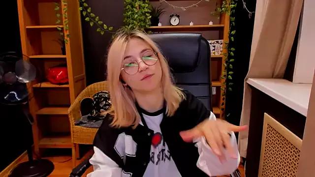 Moon13152 from StripChat