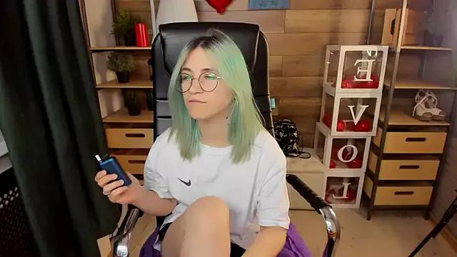Moon13152 from StripChat