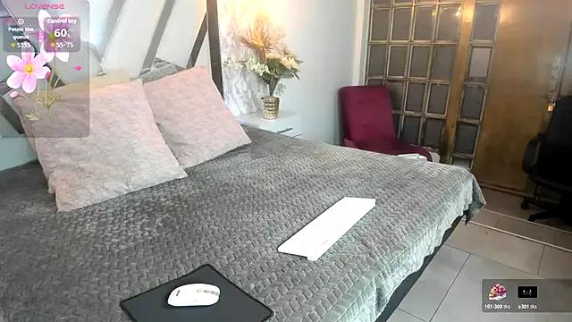 Mysterius_Woman from StripChat is Freechat