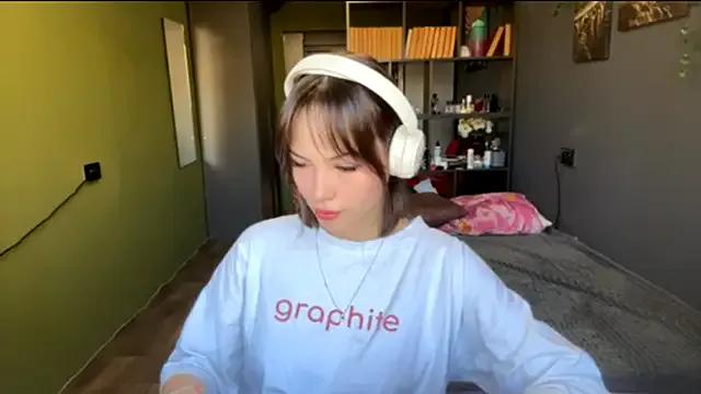 MysticAlisa from StripChat is Freechat