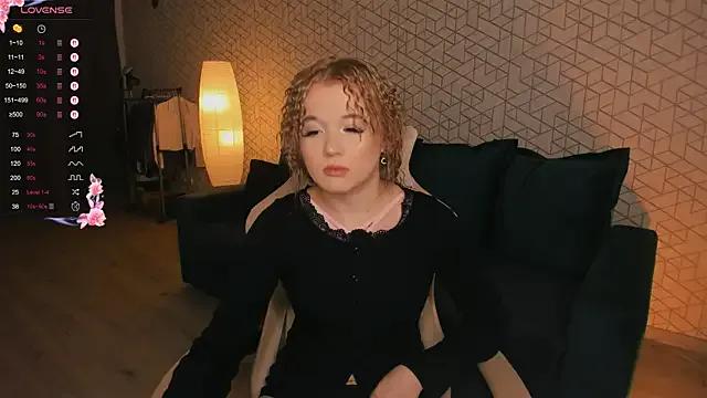 NayaValen from StripChat is Freechat