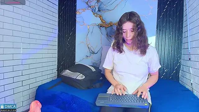 Nena_cupcake_ from StripChat
