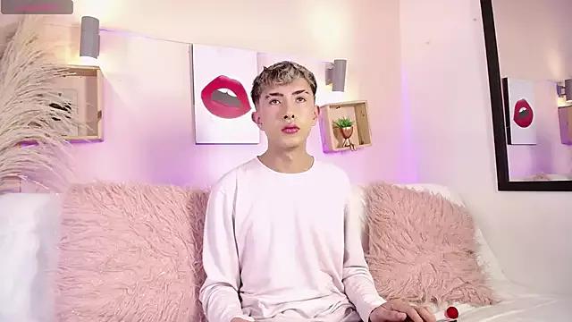 Noah_Xitruxx from StripChat is Freechat