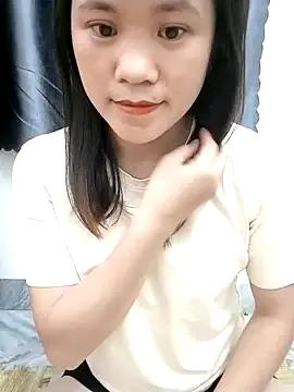 Norah-h from StripChat is Freechat