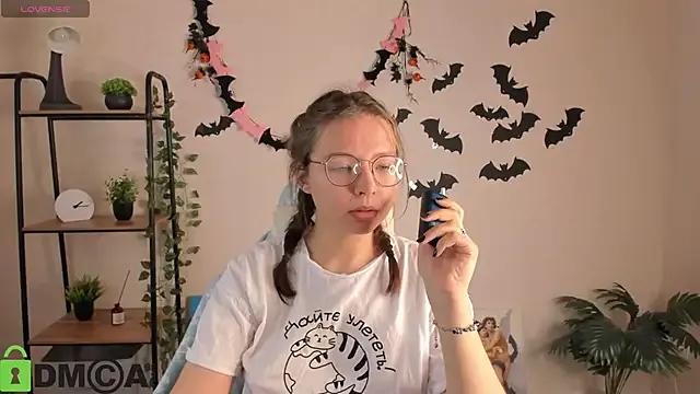 Nuura_Moore from StripChat is Freechat