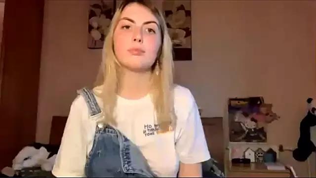 okapiClaire from StripChat is Freechat