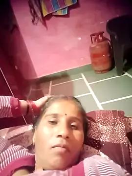 OliveGreen22 from StripChat is Freechat