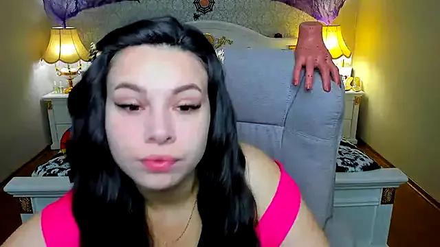 OmniaSher from StripChat is Freechat