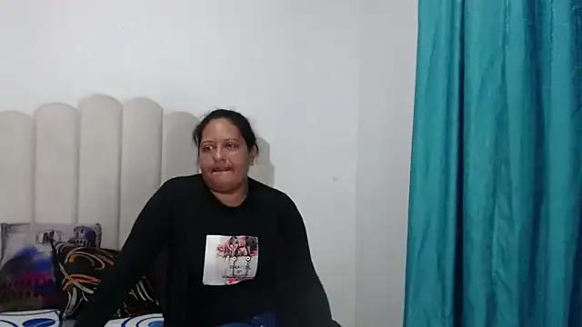 PaolaRios from StripChat is Freechat
