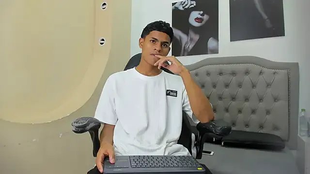 paull_cassidy from StripChat is Freechat