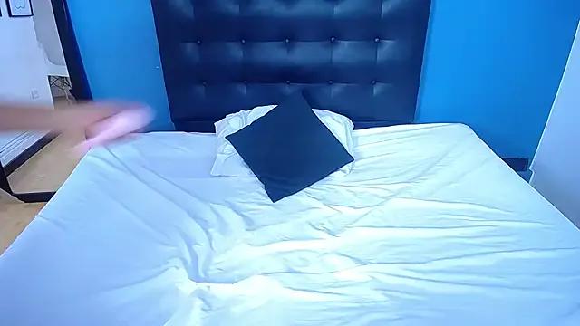 pervert_tiny_girl from StripChat is Freechat