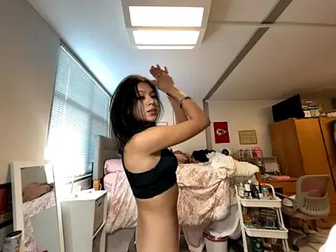 petitelatinateen from StripChat is Freechat