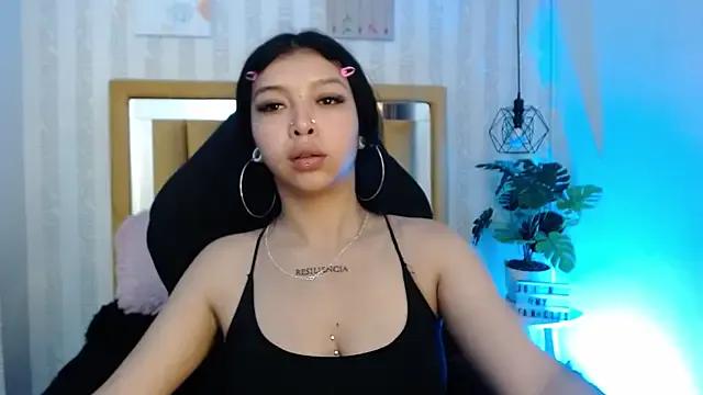 Pettit_courtny from StripChat