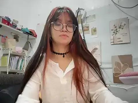 pinkyrosexx from StripChat is Freechat