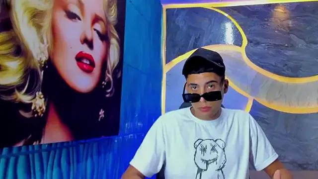 Play_boys_Hot2 from StripChat is Freechat