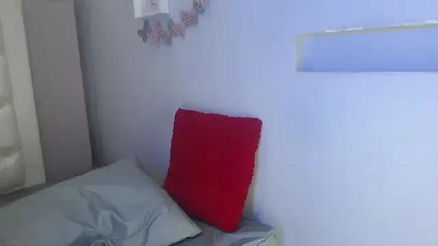 Pocahontamoon from StripChat
