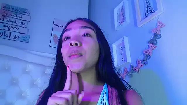 Pocahontamoon from StripChat