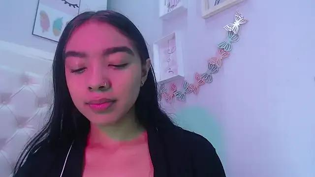 Pocahontamoon from StripChat