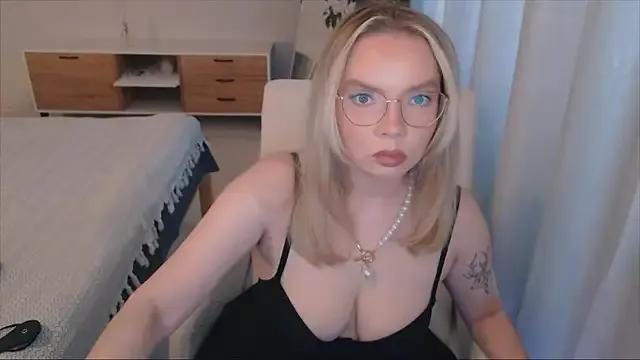 PolinaXXXJones from StripChat is Freechat