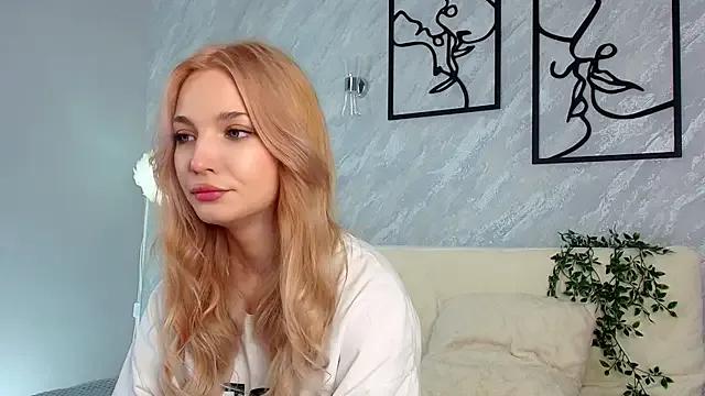 PolliMills from StripChat is Freechat