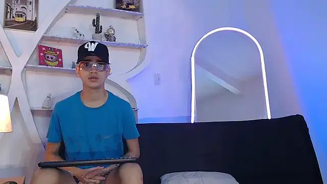 PRETTY_FEM from StripChat is Freechat