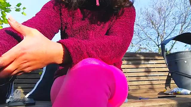 PublicMellyBigLabia from StripChat is Freechat