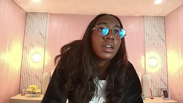 Qeen_blackk from StripChat is Freechat