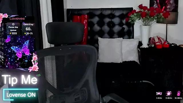 QueenAmandaTs from StripChat is Freechat