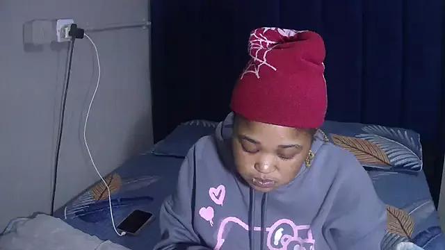 QUEENSHYNESS from StripChat