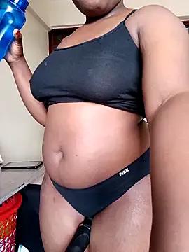 QuuenLeesa from StripChat is Freechat