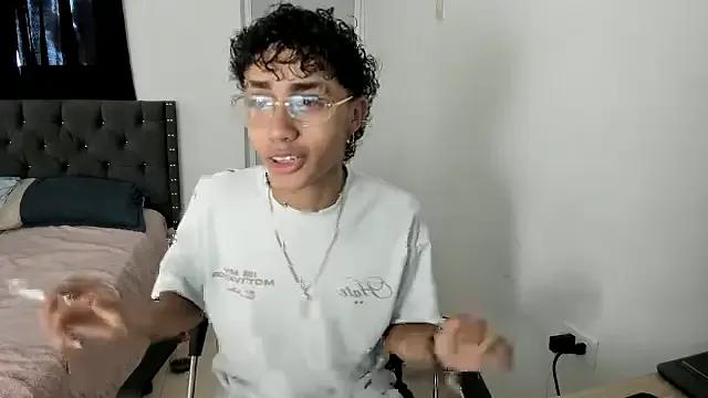 raccon_master from StripChat is Freechat