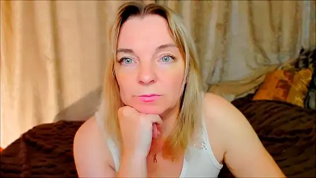 Regina__blue from StripChat