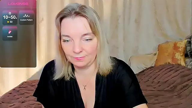 Regina__blue from StripChat
